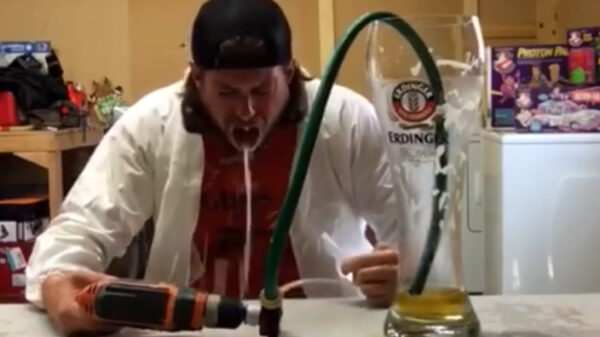 LA Beast bouwt een bierzuipmachine maar kan een halve liter niet aan