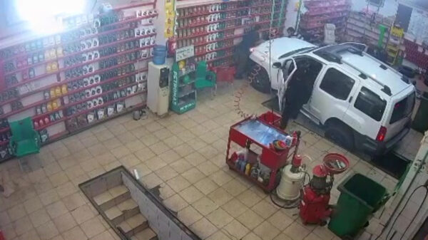 Komt een vrouw bij de garage...