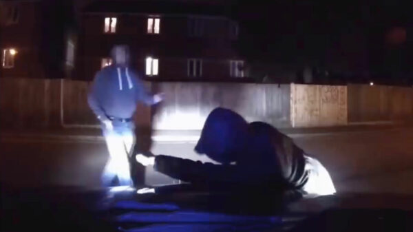 Het slechtste idee van de dag: verzekeringsfraude bij een politieauto