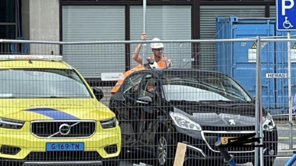 WAT?! Creatieve boa's verplaatsen bordje vergunninghouders en laten geparkeerde auto wegslepen