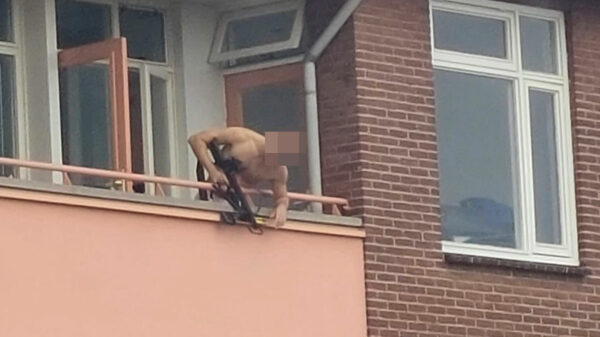 2 doden en 2 gewonden bij steekincident in Almelo, man schiet met kruisboog