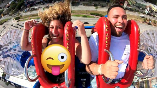 Nicole heeft een kleine wardrobe malfunction tijdens luchtig ritje in de slingshot