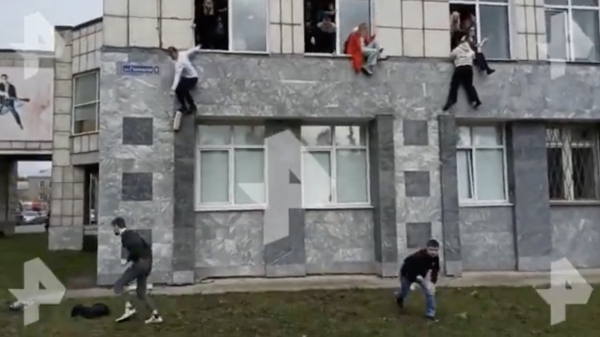 'Weer schutter op Russische universiteit, studenten vluchten het raam uit'