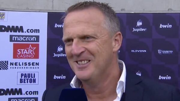 Genk-trainer John van den Brom maakt een lullige verspreking tijdens interview