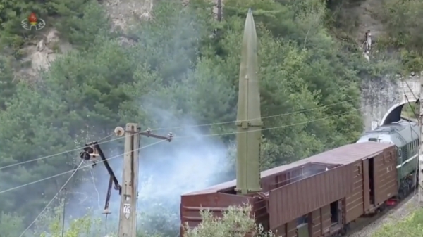 In Noord-Korea knallen ze hun raketten gewoon uit een 'rijdende' trein