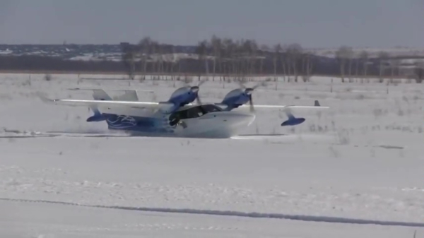 Al eens een amfibievliegtuig in de sneeuw zien landen?