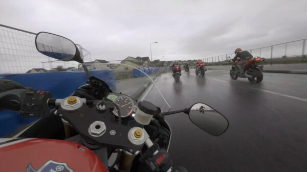 Het racespel Ride 4 ziet er in first person op de PS5 belachelijk goed uit