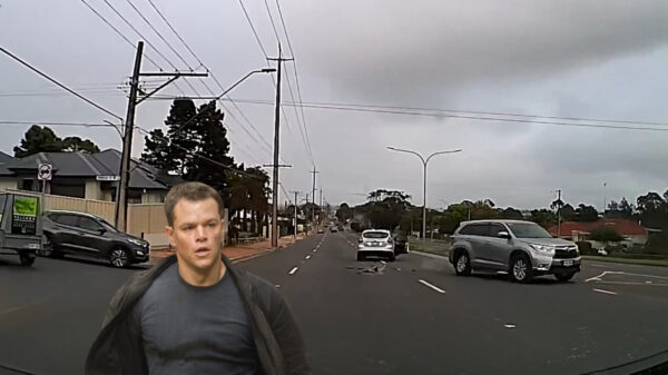 Vrouw gebruikt haar Jason Bourne-overlevingsskills om crash na te kunnen vertellen