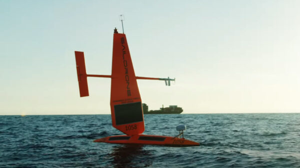 Voor het allereerst orkaan van binnenuit gefilmd door "saildrone"