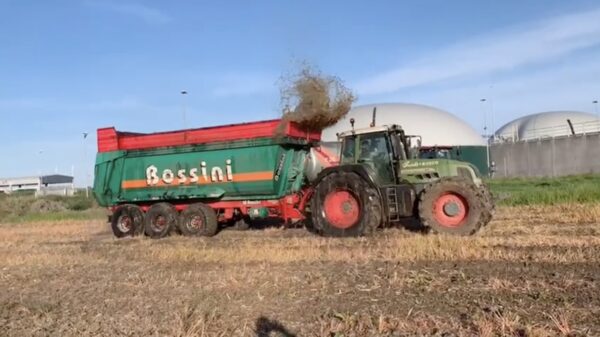 Note to self: nooit hard remmen als je 600 miljoenmiljard liter mest achterin hebt liggen