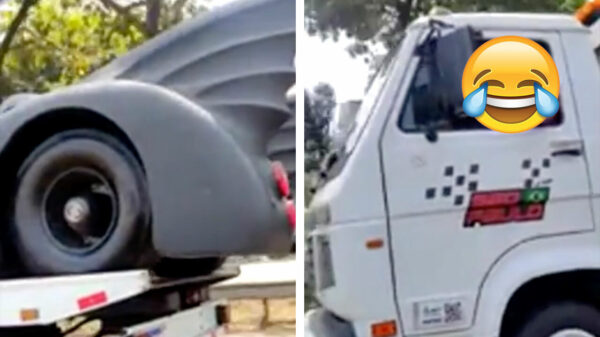 De Batmobiel heeft panne en je raadt nooit wie hem wegsleept!