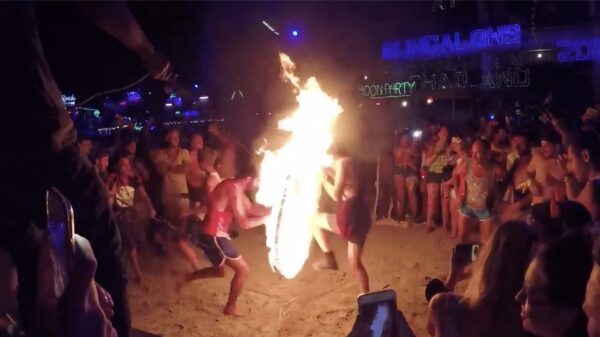 Het bewijs dat je niet tegelijkertijd met z'n tweeën door een brandende hoepel moet springen
