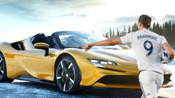 Zlatan trakteert zich voor zijn 40e verjaardag op een superdikke Ferrari SF90 Spider