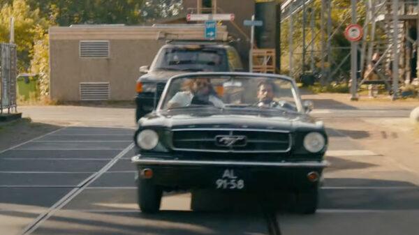 Cringius Maximus: overheid wil meer vaccinaties, maakt actiefilm én rap