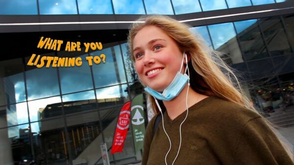 Blijft een leuk experiment: mensen vragen wat ze op dit moment luisteren