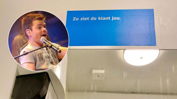 Roel van Velzen laat zien nog steeds over prima gevoel voor humor te beschikken