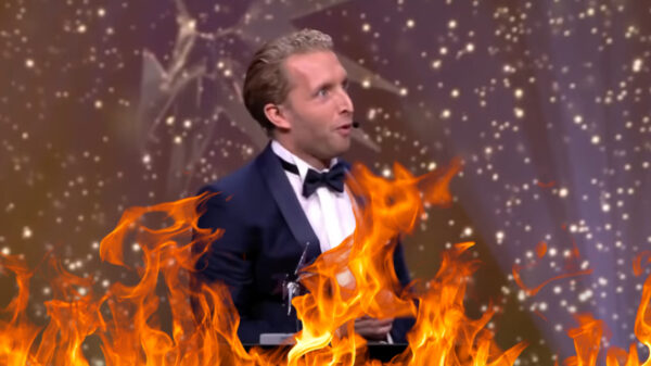 Peter Pannekoek sloopt de complete televisiewereld in heerlijke roast op Televizierring-gala