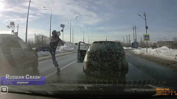 Paranormaal begaafde Rus trapt auto om te voorkomen dat hij voetgangers omverrijdt