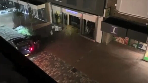 Klootzakjes krijgen bloempot naar hun hoofd gegooid als ze proletarisch winkelen in Rijssen