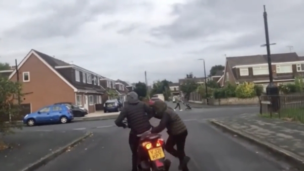 Eeuwige karma voor scooter jattende capuchons in Engeland