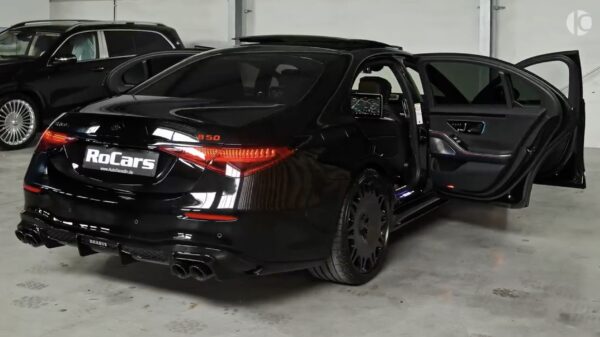 Voor deze Brabus S B50 2022-versie moet je een slordige €267.750 neertellen