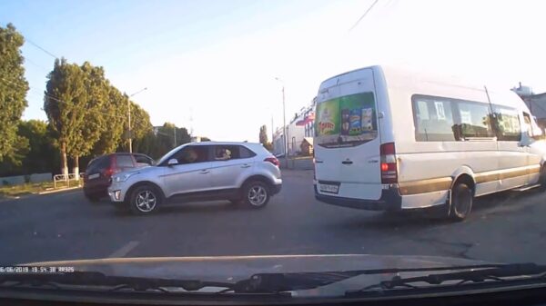 Automobilist maakt kennis met Moedertje Karma tijdens laffe ‘hit and run’