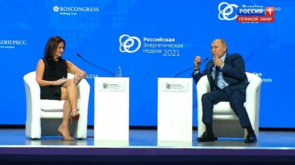 Rusland: "Amerika gebruikt té mooie presentatrice tijdens interview om Poetin af te leiden"