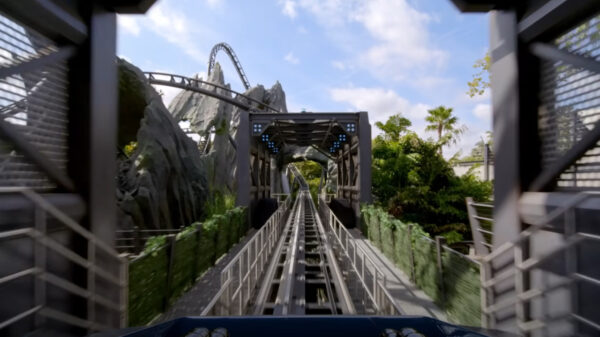 Een nachtelijk ritje over Universal Resort's nieuwe achtbaan Velocicoaster is echt megabruut