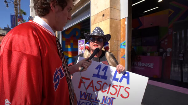 Channel 5 (All Gas No Brakes) zoekt ouderwets gekkies op tijdens antivax-rally