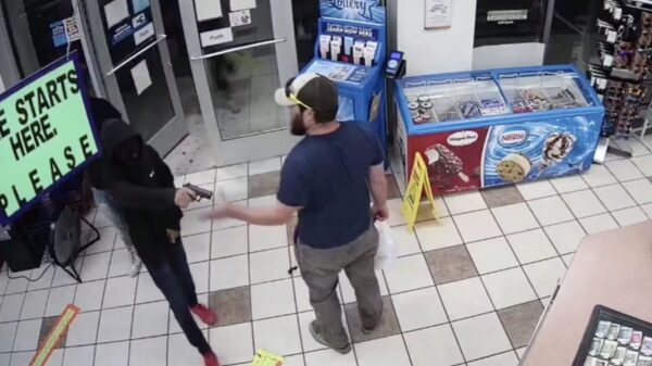 Gewapende overvallers worden de tent uitgewerkt door ex-marinier