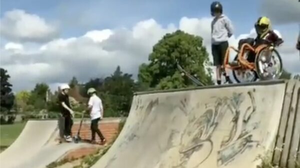 Timmy laat zien dat je in een rolstoel nog steeds de bink van het skatepark kunt zijn!