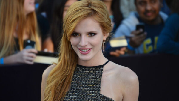 Actrice Bella Thorne laat zich niet chanteren door hacker en zet eigen naaktfoto's online