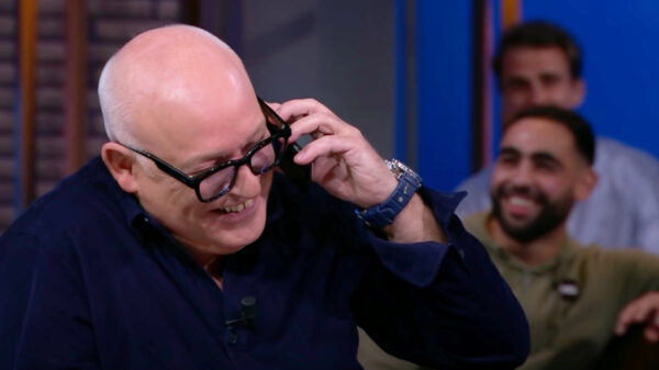 Heerlijke chaos in VI-studio als Ten Hag in de uitzending Hans Kraay jr. belt