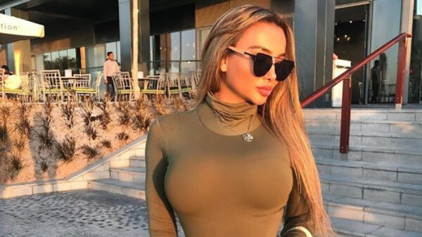 Chicks in strakke jurkjes (41)