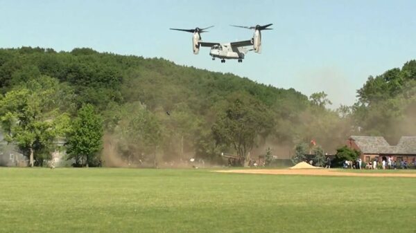 Uit de oude doos: een V-22 Osprey helikopter zorgt voor een ravage in het park