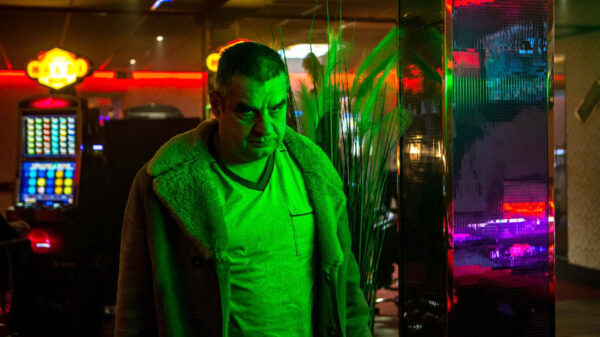 Netflix zet eindelijk volledige trailer van Undercover seizoen 3 online