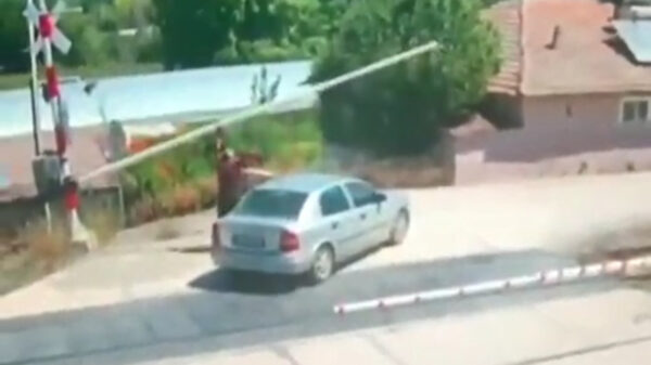 Kak, dan maar even zelf de slagboom omhoog doen... pompiedompiedom