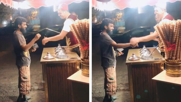 Heerlijk: Turkse ijscoman een koekje van eigen deeg geven