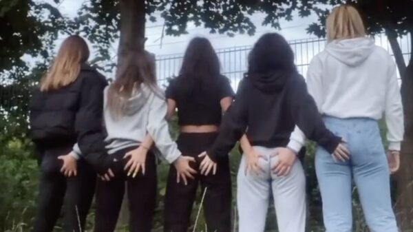 Van dit gekke dansje krijg je spontaan nekpijn