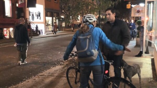 Vrouwelijk fietser hindert hondeneigenaar omdat ze haar gelijk wil halen