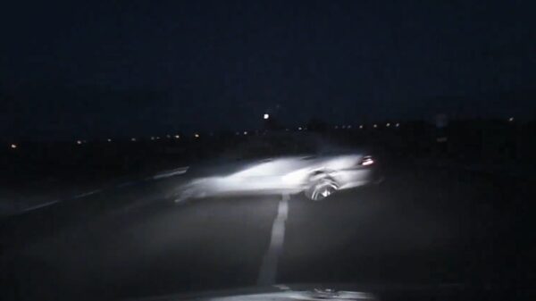 Amaai: Belgische automobilist weet auto rakelings te ontwijken