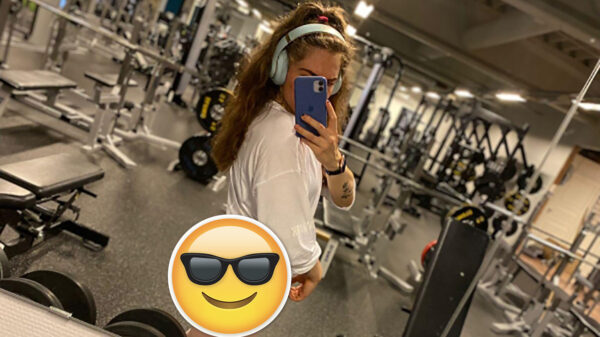 Spiegeltje spiegeltje aan de wand deze vrouwen zijn behoorlijk amusant (56)