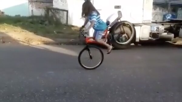 Poging 331 van haar eerste 'stoppie' leek eindelijk te lukken!