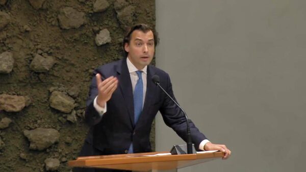 Volgens Baudet zorgt het coronavaccin voor hartaanvallen, hersenbloedingen en verlammingen