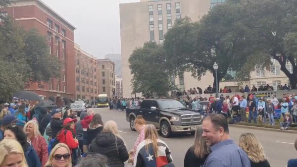 Ondertussen in Amerika: QAnon-wappies wachten op de terugkeer van de overleden JFK Junior