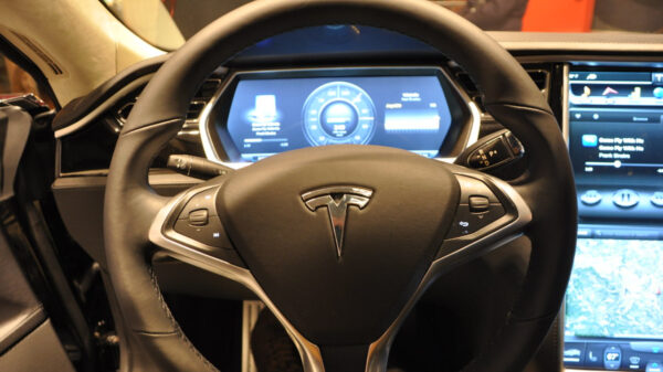 Als je Tesla ineens bijdehand terug begint te praten