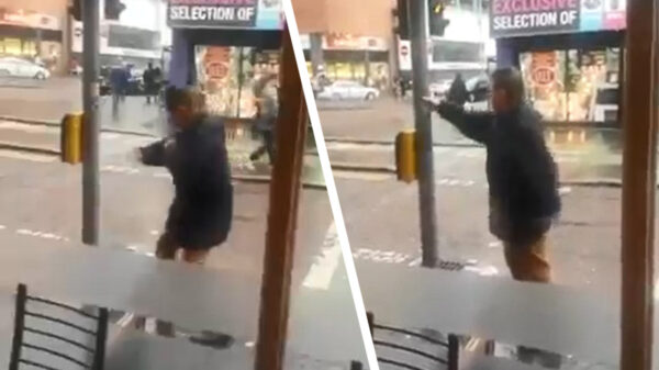 Dronken Ierse strijder heeft ruzie gekregen met een bijdehante lantaarnpaal