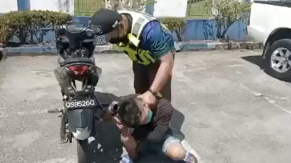 Anders ga je ff zelf luisteren hoe ontzettend hard jouw uitlaat klinkt!