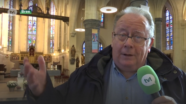 Pastoor reageert op natuurfilm in de kerk, maakt altaar schoon met wijwater