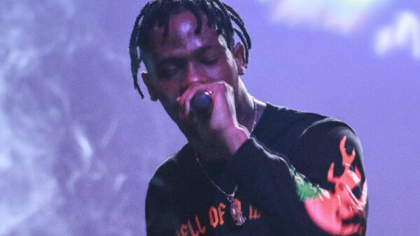 Travis Scott aangeklaagd: bezoeker eist 1 miljoen dollar schadevergoeding vanwege ernstige nalatigheid